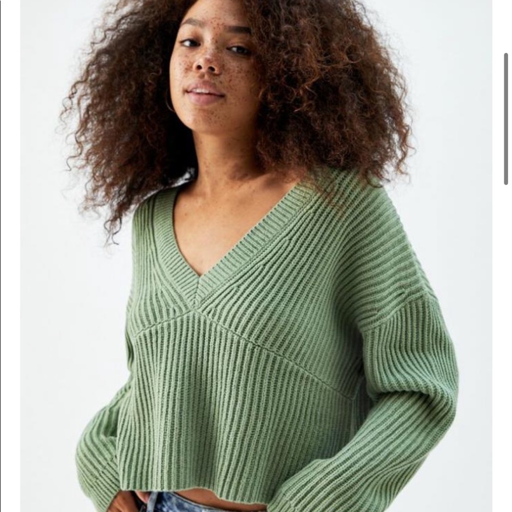 KENDALL AND KYLIE Cropped Green V-Neck Sweater